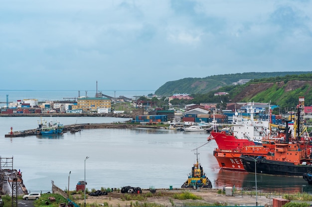 Vista aérea do porto de korsakov em sakhalin rússia