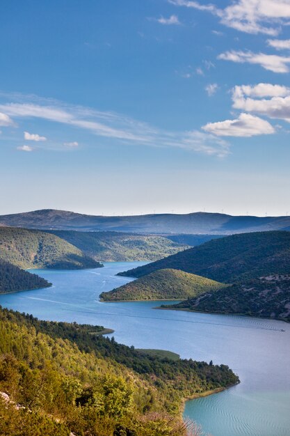 Vista aérea do rio Krka no Parque Nacional de Krka, Croácia