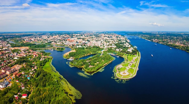 Vista aérea do rio Volga da cidade de Yaroslavl