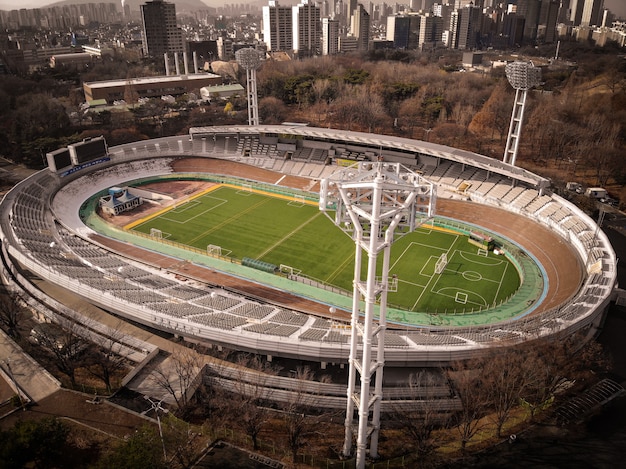 Foto vista aérea do zangão no campo de futebol