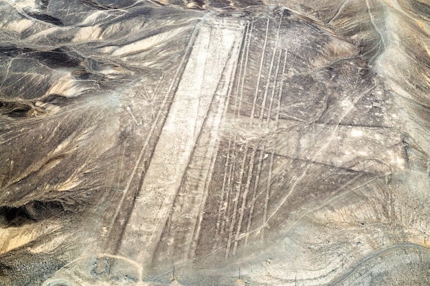 Vista aérea dos geoglifos de palpa. patrimônio mundial da unesco no peru