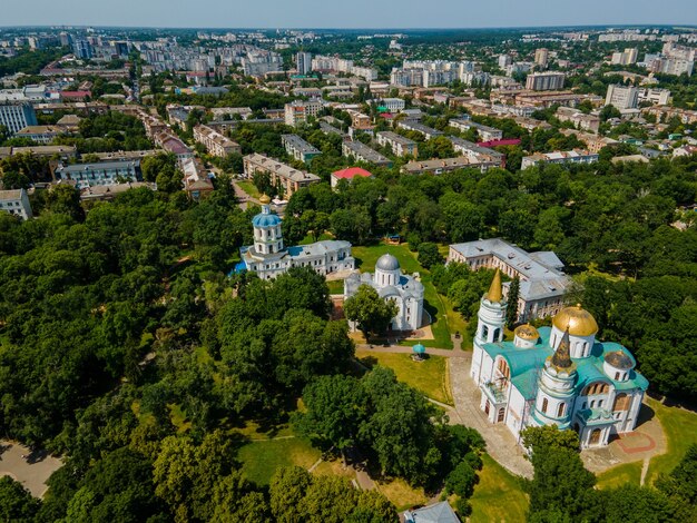 Vista aérea de drone del centro de la ciudad de chernihiv