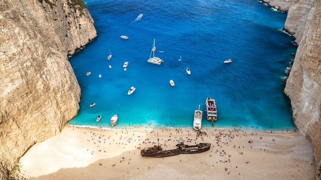 Vista aérea de drone de la costa del Mar Jónico de Zakynthos, Grecia