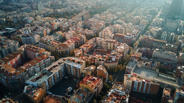 Vista aérea de drones de Barcelona España Bloques con múltiples edificios residenciales y de oficinas