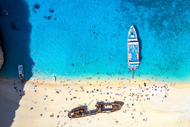 Vista aérea de drones de la famosa playa Shipwreck Navagio en la isla de Zakynthos Grecia Grecia imagen icónica de vacaciones