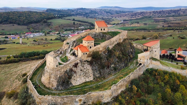 Vista aérea de drones de la fortaleza de Rupea, Rumania