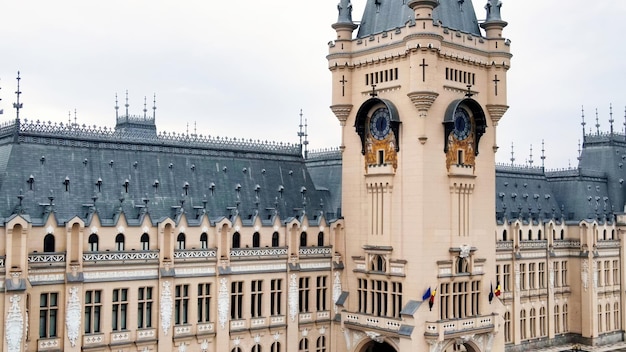 Vista aérea de drones del Palacio de la Cultura en Iasi, Romani