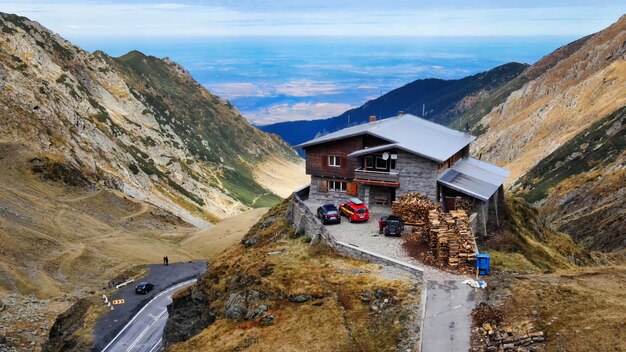 Vista aérea de drones de la ruta Transfagarasan, naturaleza en Rumania