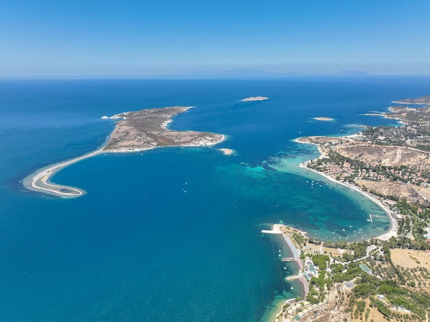 Vista aérea de drones İzmir Foça Turquía, isla de Orak