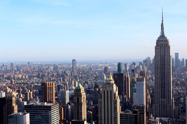 Foto vista aérea de los edificios de la ciudad contra el cielo