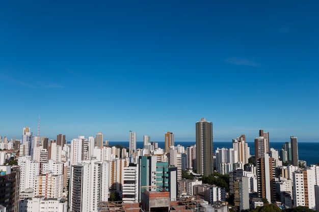 Vista aérea de los edificios del horizonte de Salvador Bahia Brasil.