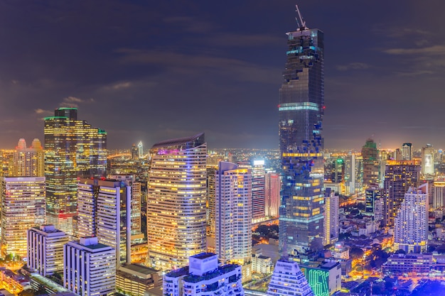 Vista aérea de los edificios de oficinas modernos de Bangkok