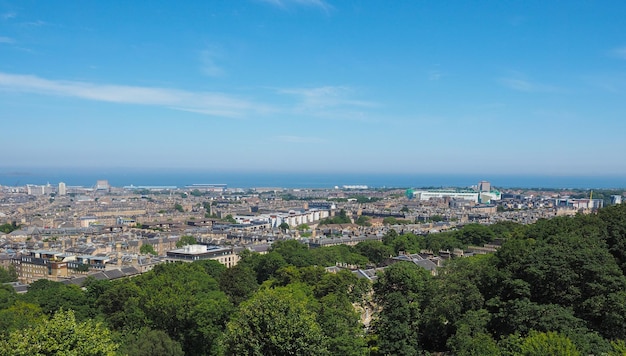 Vista aérea de Edimburgo desde Calton Hill