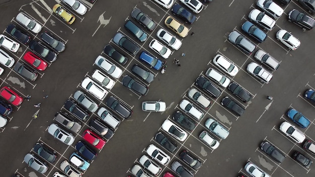 Foto vista aérea del estacionamiento de automóviles