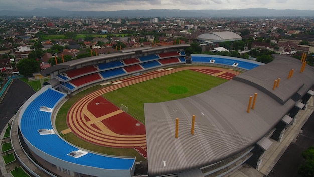 Foto vista aérea del estadio mandala krida en yogyakarta, indonesia