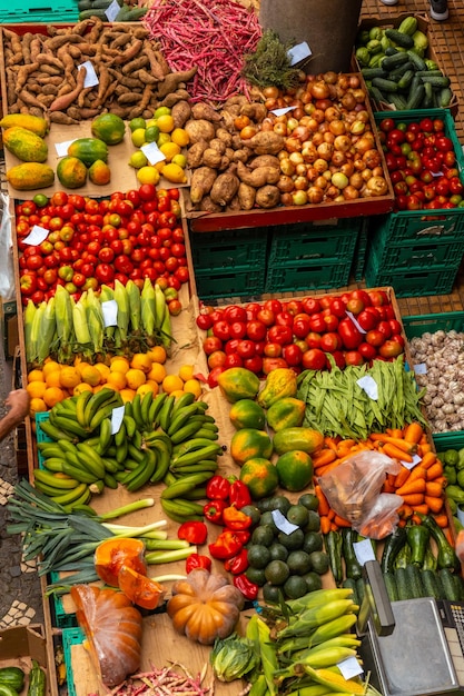 Vista aérea de los frutos del Farmers Market en la ciudad de Funchal Madeira Portugal