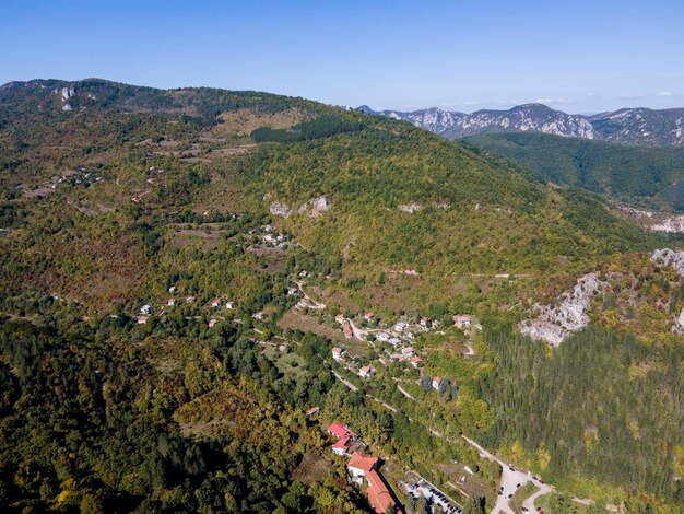 Vista aérea de la garganta del río Erma en Bulgaria