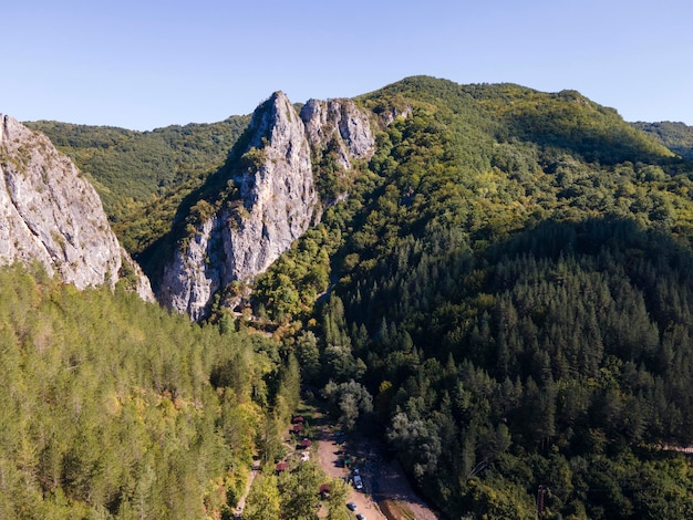 Vista aérea de la garganta del río Erma en Bulgaria