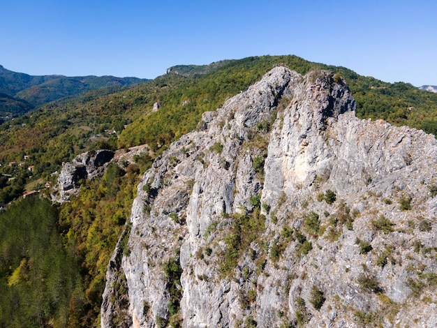 Vista aérea de la garganta del río Erma en Bulgaria