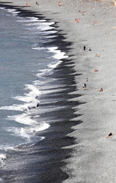 Foto vista aérea de la gente en la playa