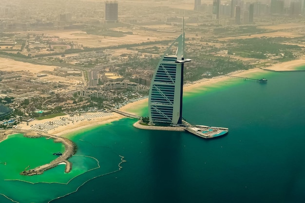 Vista aérea desde helicóptero de Burj Al Arab Hotel Dubai