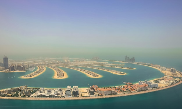 Vista aérea desde helicóptero de la playa de Palm Jumeirah