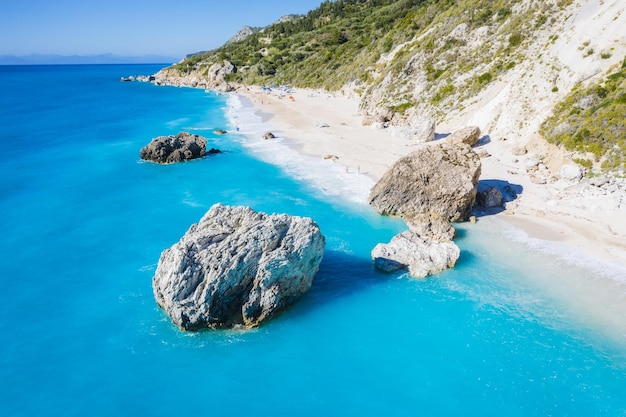 Vista aérea de la hermosa playa de Kalamitsi Mar Jónico isla de Lefkada Grecia