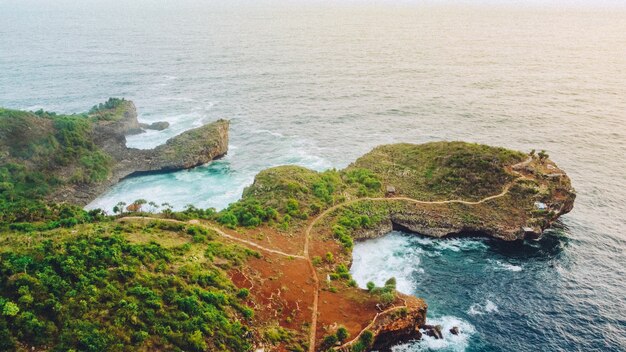 Vista aérea de la hermosa playa de Kesirat en Gunungkidul Yogyakarta