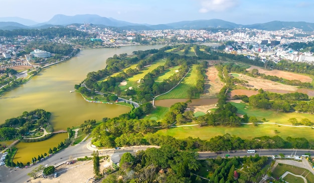 Vista aérea del hermoso destino turístico de la ciudad de Da Lat en las tierras altas centrales de Vietnam.