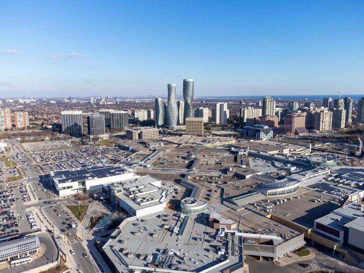 Vista aérea del horizonte del centro de la ciudad de Mississauga. Ontario, Canadá.