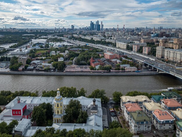 Vista aérea del horizonte de la ciudad en Moscú Rusia durante el día