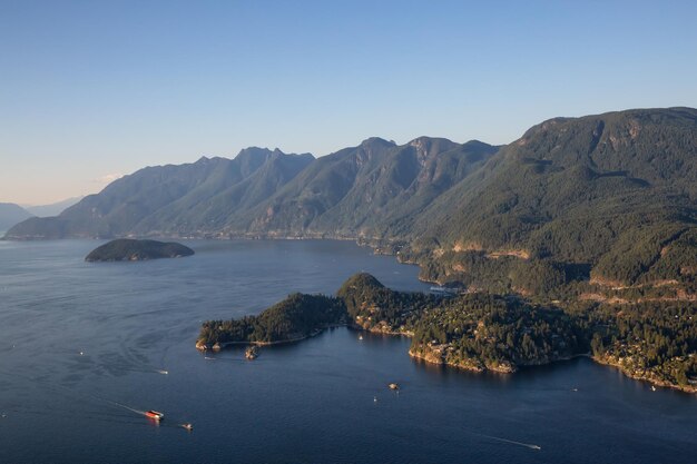 Vista aérea de Horseshoe Bay en Howe Sound