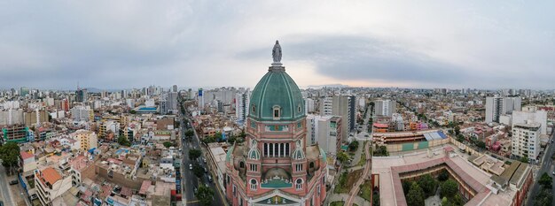 Vista aérea de la Iglesia Inmaculado Corazón de María ubicada en el distrito de Magdalena Lima