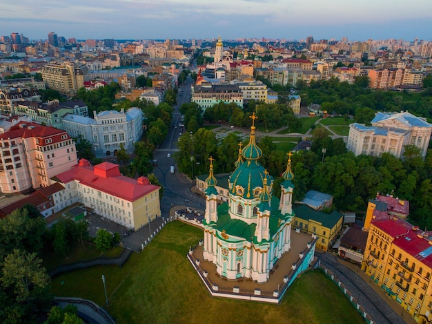 Vista aérea de la Iglesia de San Andrés. Kiev. Ucrania