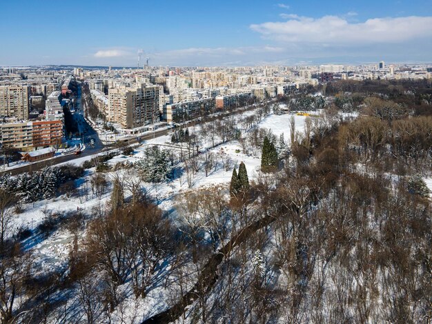 Foto vista aérea de invierno de south park en la ciudad de sofía, bulgaria