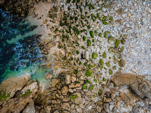 Vista aérea de la isla Baleal naer Peniche en la orilla del océano en la costa oeste de Portugal Baleal Portugal con increíbles playas y surfistas