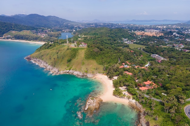 Vista aérea de la isla de Khai en Phuket, Tailandia