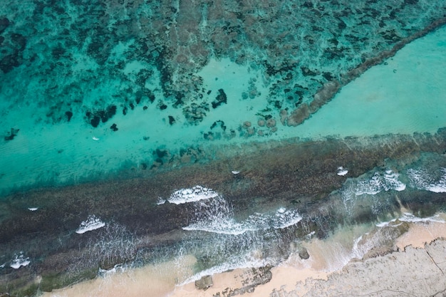 Vista aérea de la isla Pandawa Bali Indonesia