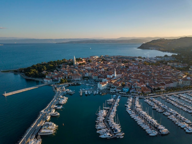 Vista aérea de Isola Adriatic Eslovenia