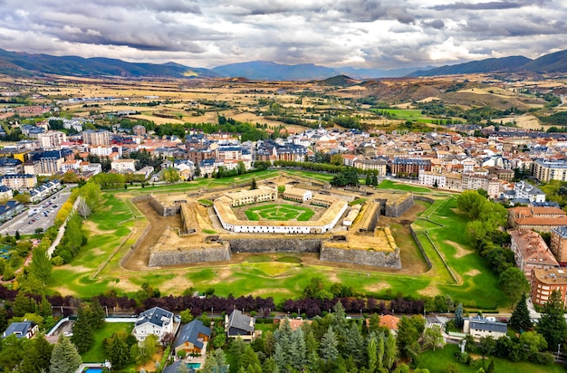 Vista aérea jaca citadel na espanha