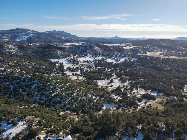 Vista aérea de Julian durante el día de nieve. california del sur