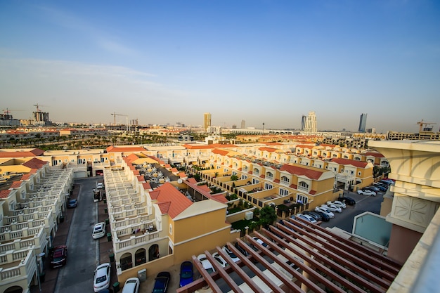 Vista aérea de Jumeirah Village Circle, una comunidad radial en Dubai