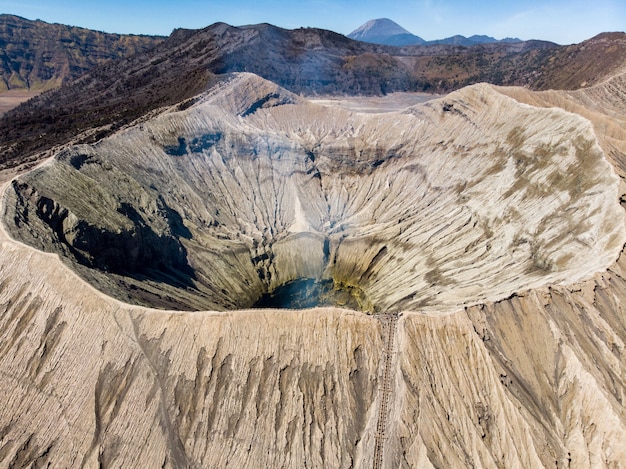 Vista aérea majestosa montagem cratera vulcão, kawah bromo