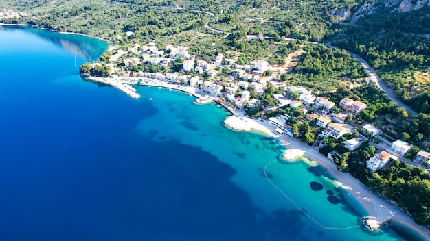 Vista aérea de makarska riviera dalmatia región de croacia