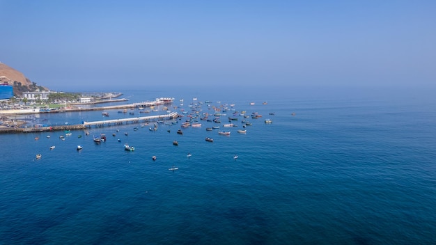 Vista aérea del malecón de Chorrillos en Lima