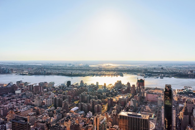 Vista aérea de Manhattan West, Nueva York y Nueva Jersey, Estados Unidos. Río Hudson en el fondo