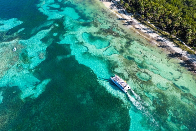 Vista aérea del mar Caribe turquesa