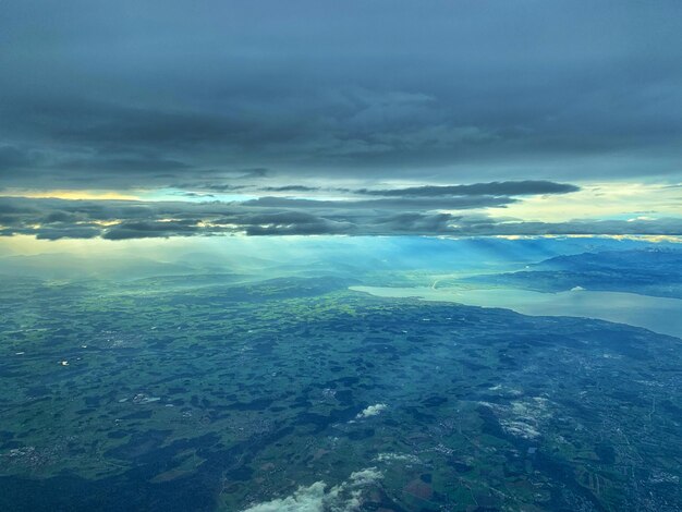 Foto vista aérea del mar contra el cielo