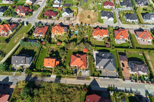 Vista aérea del moderno distrito residencial en la ciudad de Europa