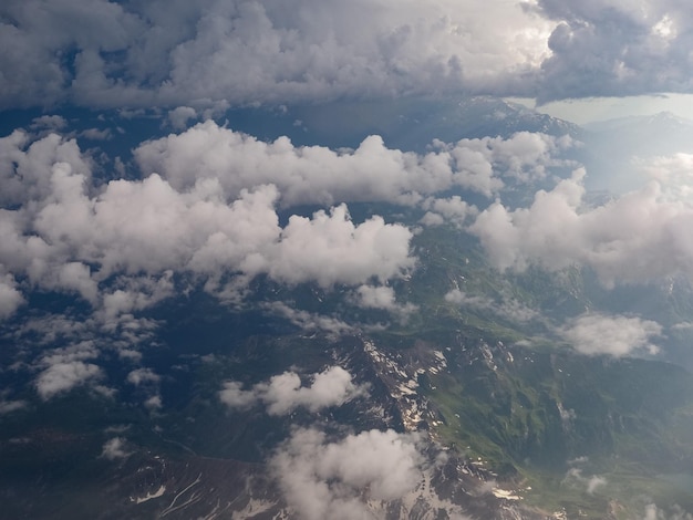 Vista aérea de las montañas de los Alpes